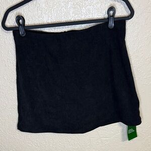 HALARA Black Ribbed Tube Skirt